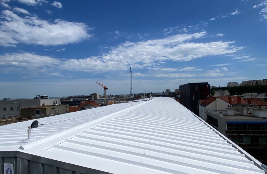 Entreprise Cool Roof Lyon : spécialiste de la toiture blanche en région lyonnaise