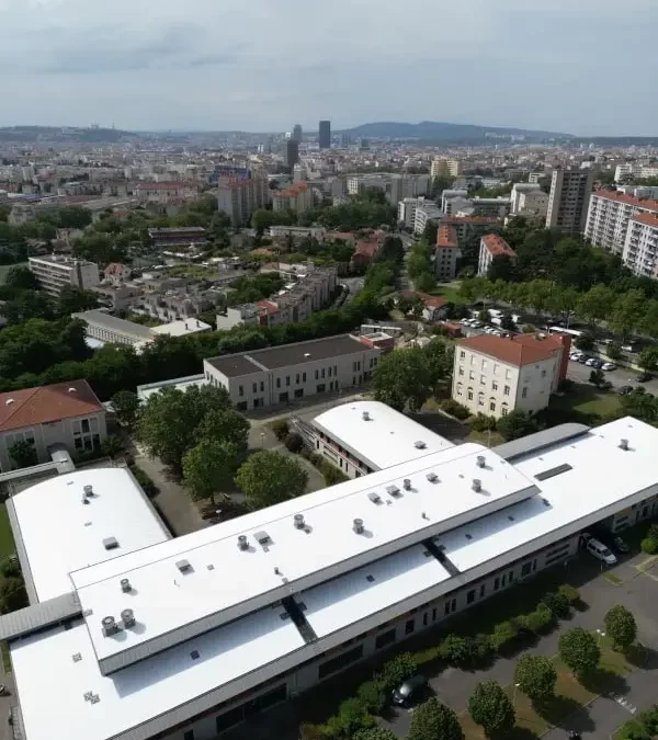 Isolation toiture usine : la solution efficace pour réduire la chaleur industrielle